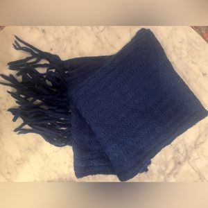 H&M blue knit scarf